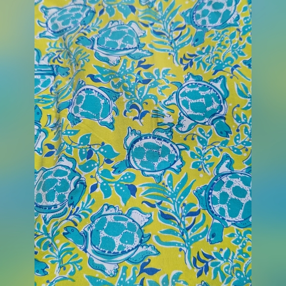 Size 10 Capri Crop Pants with Tortoises, Key West - Picture 5 of 6